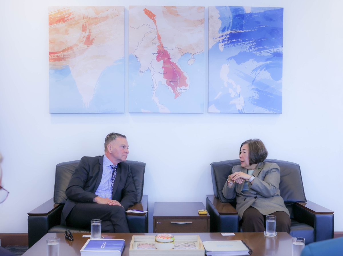 MRCMekong's tweet image. CEO Busadee Santipitaks welcomed Mr. Hans-Ulrich Südbeck, Ambassador of 🇩🇪 to 🇱🇦, for a courtesy visit and exchanged views on strengthening cooperation between Germany and the MRC to further advance the sustainable management of the Mekong River.
#MRC #DevelopmentPartners