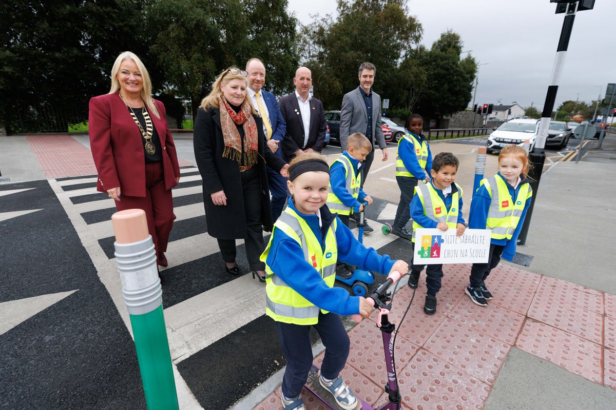 Delighted to see a new School Zone launched at Holy Family Schools, Ennis!

A once-congested gate is now a safe, vibrant space for students &amp; the community.

In the words of one pupil:
 “It feels safer… and the bright colours make me happy.”

Well done to all involved!