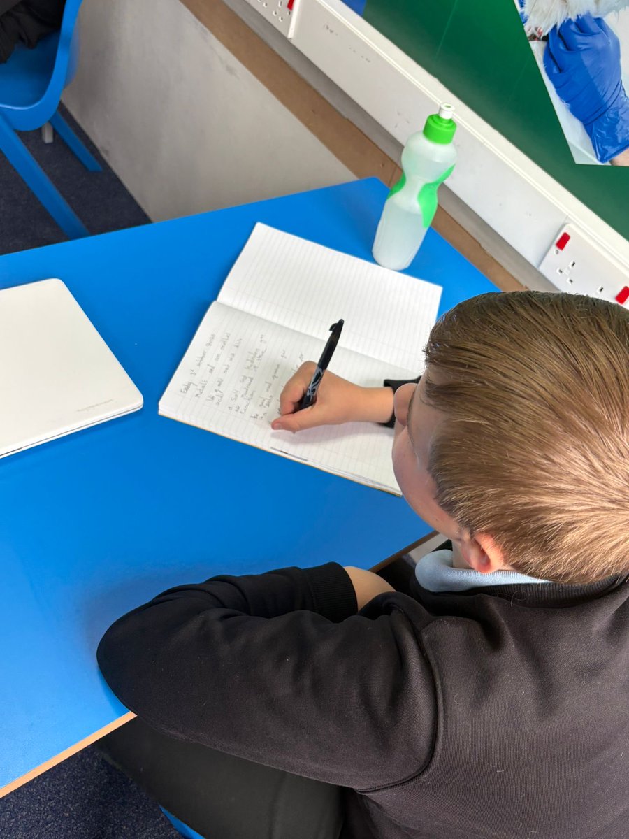 reintegreat's tweet image. 🔬✨ This morning in our KS3 Blue Science lesson, students engaged in some exciting experiments with acids and metals! ⚗️💥 They witnessed incredible reactions video, complete with bubbling and fizzing! 🌡️🎉

#ScienceExploration #HandsOnLearning #FutureInnovators