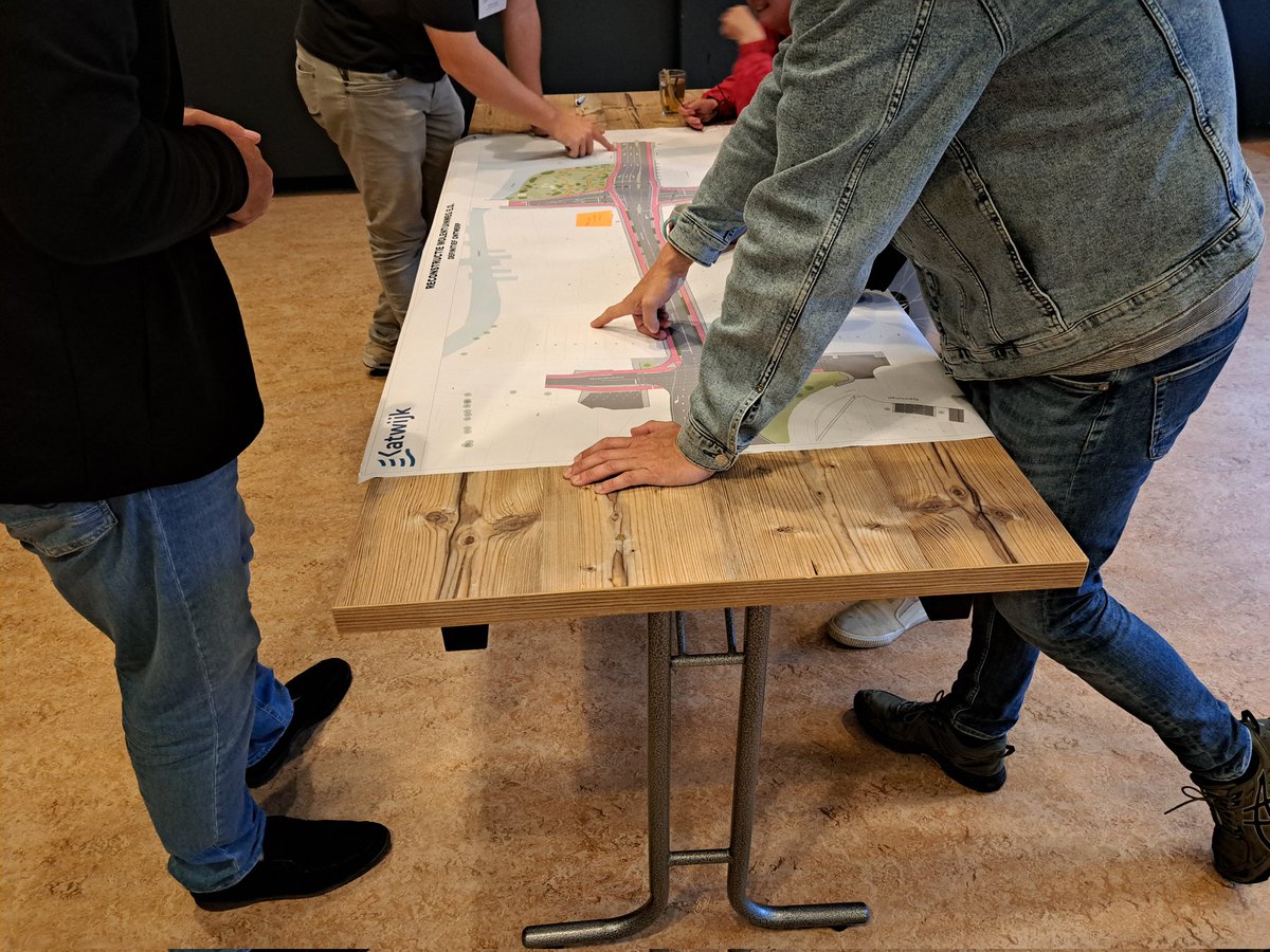 ptvanderplas's tweet photo. Vorige week is het definitief ontwerp (DO) van Molentuinweg in Katwijk aan den Rijn gepresenteerd aan  belanghebbenden. De aanwezigen konden kennis nemen van de wijzigingen ten opzichte van het voorlopig ontwerp. De volgende stap is het DO laten vaststellen door het college. https://t.co/JBsJ25n50c