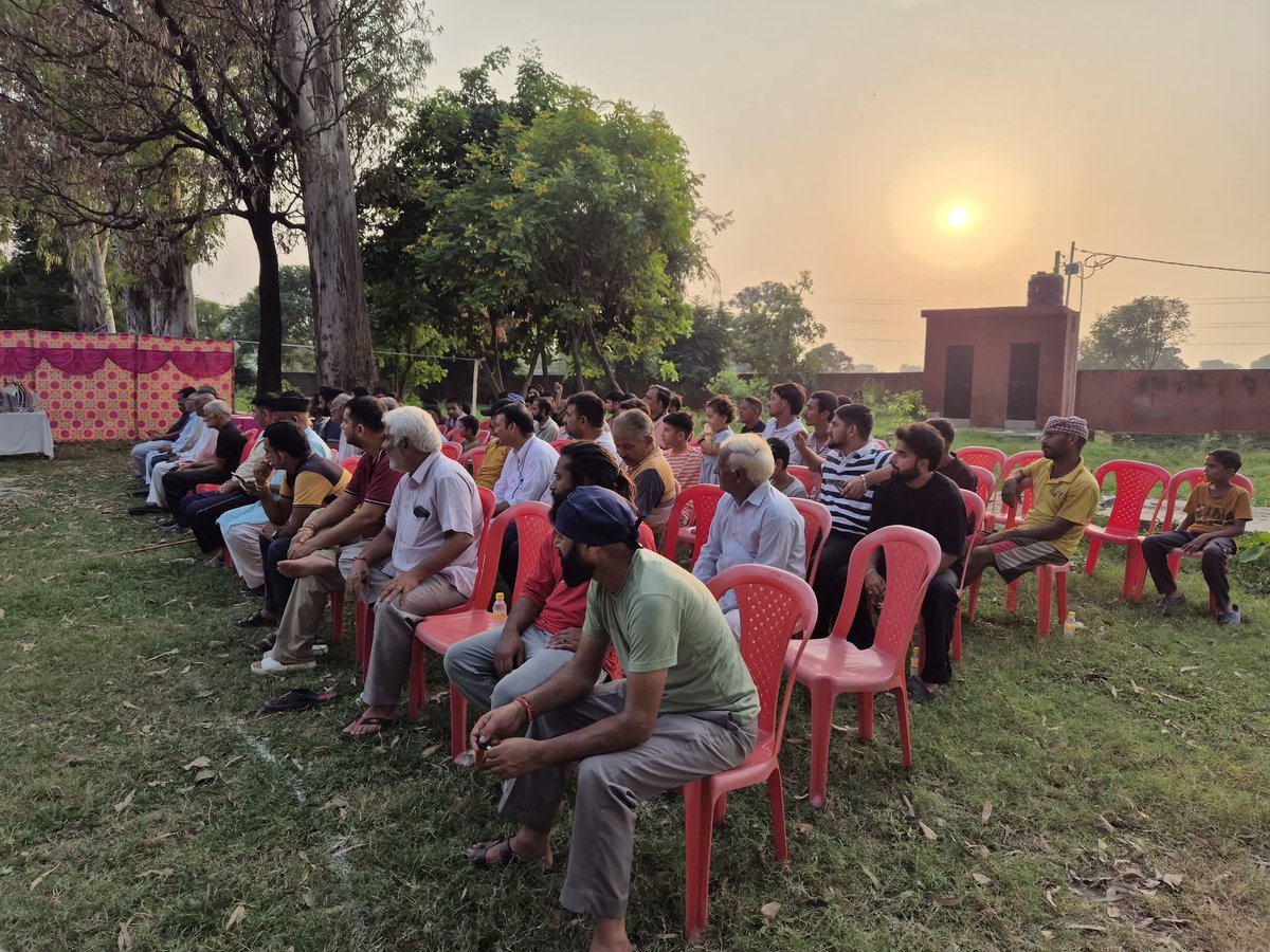 SurinderMarh's tweet photo. राष्ट्र सेवा को समर्पित, विश्व के सबसे बड़े स्वयंसेवी संगठन राष्ट्रीय स्वयंसेवक संघ (RSS) के 100 वर्ष पूर्ण होने के उपलक्ष्य में, आज विजयादशमी के पावन अवसर पर ग्राम चठ्ठा में आयोजित शस्त्र पूजन कार्यक्रम में सम्मिलित होने का सौभाग्य प्राप्त हुआ। https://t.co/RKSSxusI7h