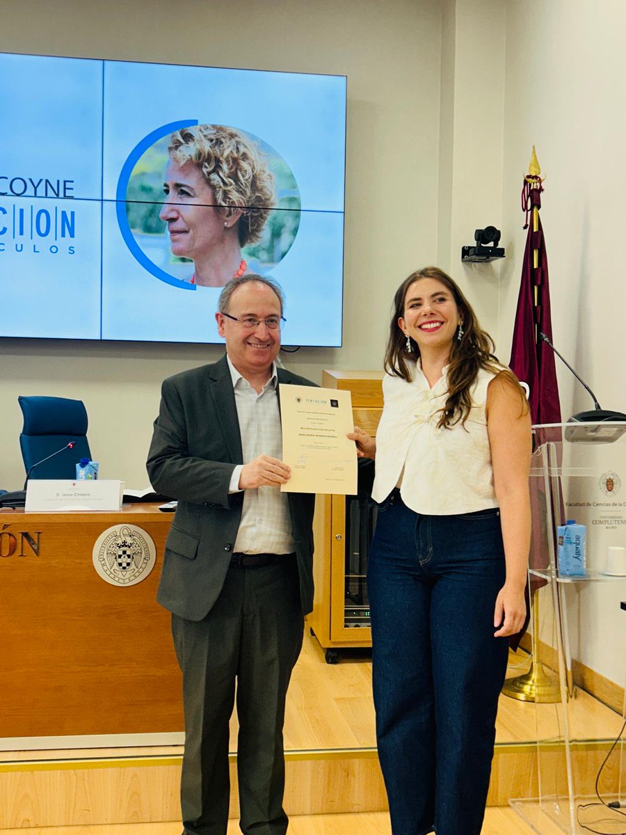 🎭 Nuestro director, 𝗝𝗲𝘀𝘂́𝘀 𝗖𝗶𝗺𝗮𝗿𝗿𝗼 <a href="/JCimarro/">Jesús Cimarro</a> , ha entregado esta mañana la 𝘀𝗲́𝗽𝘁𝗶𝗺𝗮 𝗯𝗲𝗰𝗮 𝗞𝗮𝘁𝗵𝗹𝗲𝗲𝗻 𝗟𝗼́𝗽𝗲𝘇 𝗞𝗶𝗹𝗰𝗼𝘆𝗻𝗲 a 𝗦𝗮𝗿𝗮 𝗠𝗮𝗿í𝗮 𝗣𝗲𝗶𝗻𝗮𝗱𝗼 🏆📄

Os dejamos algunas fotos 🤗💗