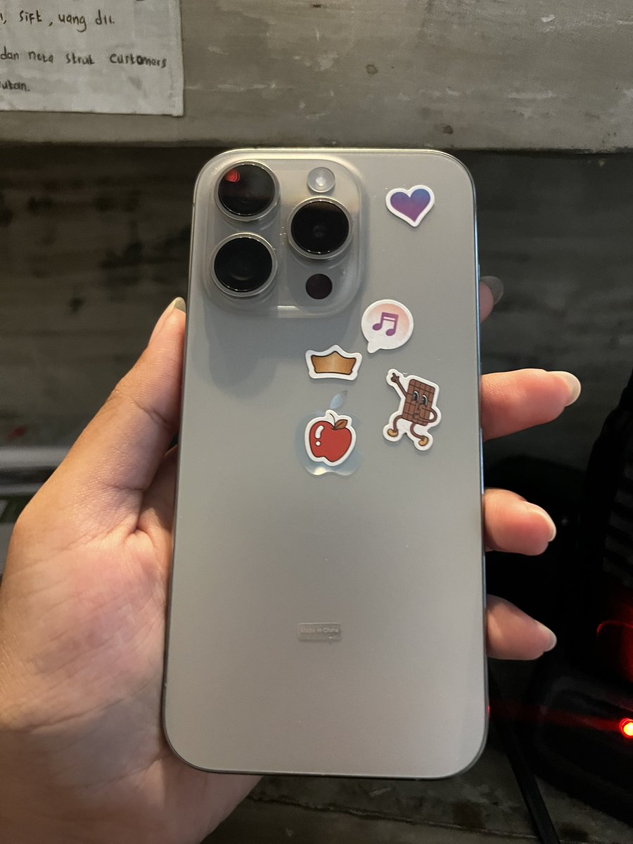 claetter's tweet photo. WTS Iphone 15 pro 256gb natural titanium

✔️ Ex blibli
✔️box lengkap, charger ori bawaan
✔️ mulus, no baret/dent
✔️ BH diatas 85%
✔️ 15,5jt bisa shopee (split pay) atau cod

Dom Bali #wts #wtsiphone #wtb https://t.co/Iqj04C7An0