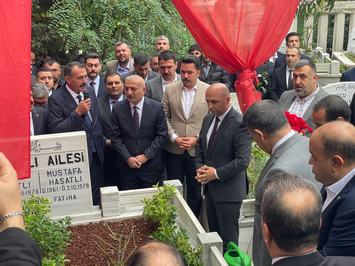 Şehit İl Başkanımız Recep Haşatlı'yı şehadetinin yıl dönümünde, İl Başkanımız Sn. <a href="/sertel_selim/">Sertel Selim</a>, MYK Üyelerimiz, Ülkü Ocakları İstanbul İl Başkanı Sn. <a href="/Aalparslandogan/">Alparslan DOĞAN</a>, ve dava arkadaşlarımızın katılımıyla kabri başında dualarla andık.