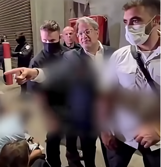 ZCHABBOUH's tweet photo. l'exécutant du gén*ocide accuse les activistes qu'ils cachent des armes et non pas des aides, médicaments et nourriture apportés par sauver les vies des enfants, femmes, malades, bléssés etc à Ga*za, Avez-vous déjà vu plus d'impudence et de bassesse que cela sur terre ? https://t.co/my9XF26AEP
