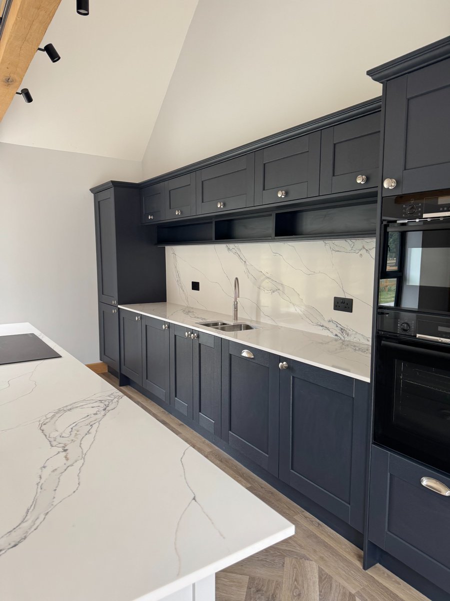At Tefore, we create bespoke fitted kitchens near you that are stylish, practical, and made for the way you live. 
tefore.co.uk/make-your-kitc…

#fittedkitchens #kitchendesign #localkitchencompany #HomeLife #bespokekitchens #redditch