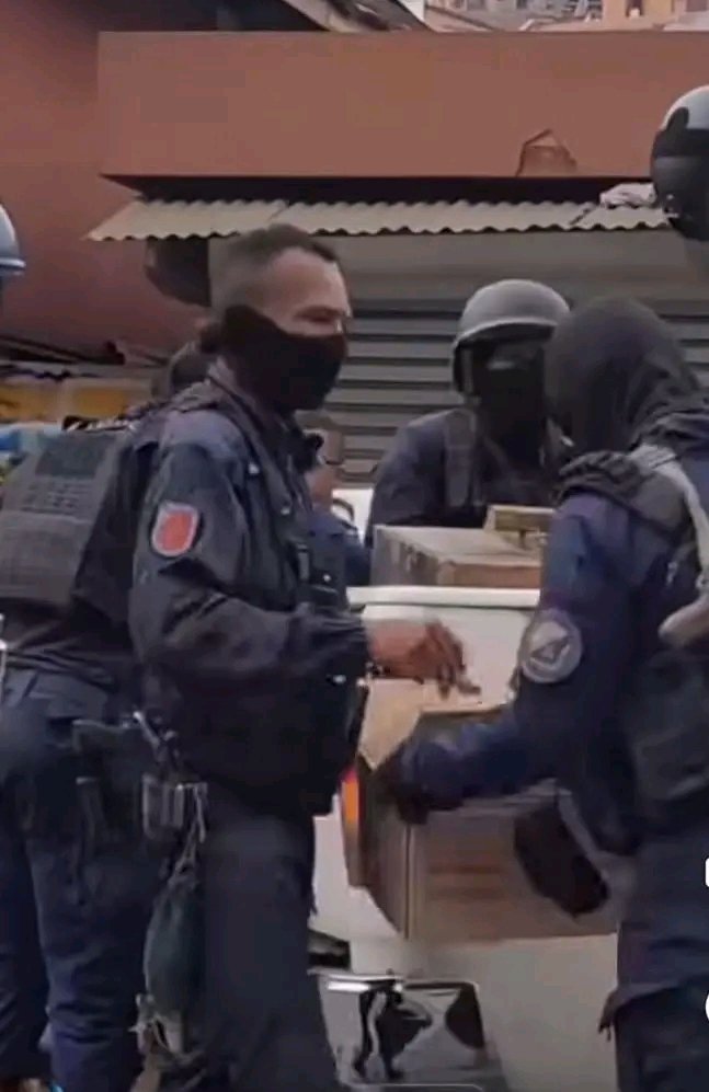 LRynoh76653's tweet photo. À Madagascar, des gendarmes français sont-ils déployés contre les manifestants🚨🇫🇷
#GenZMadagascar
#GenZProtest
#FreeMadagascar https://t.co/PXfS27h31f