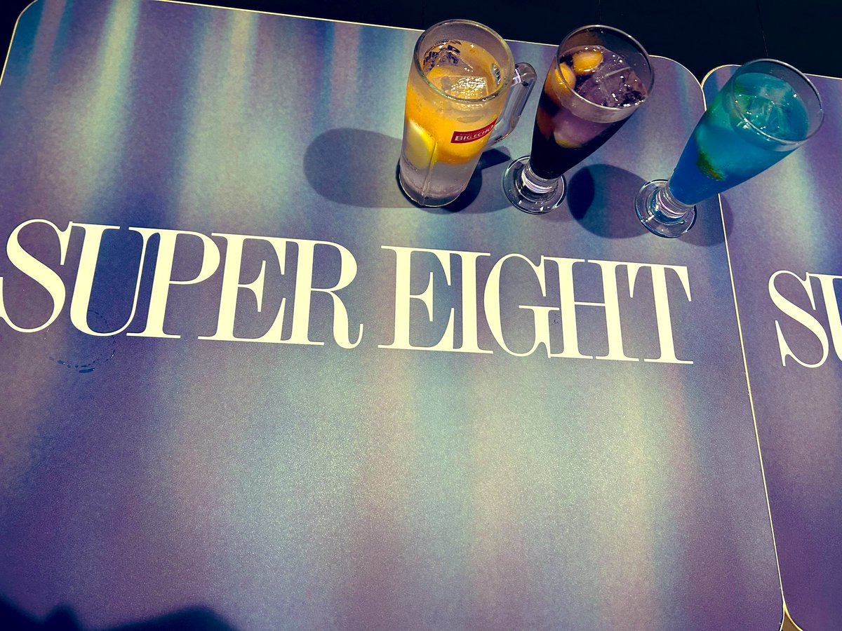 apoho92's tweet image. 野菜たっぷりの美味しいランチの後に、
SUPER EIGHTの安田くんコラボのカラオケルームに行った💙🎤
ただし誰も歌わないスタイル(  ¯꒳¯)

#ちびセイラ見守り隊
#それいけオヤチャンマン
#野性爆弾くっきー 
#メイン以外のサラダも野菜天ぷらも食べ放題🥬✨
#コラボドリンクパインソーダ味でうっま💙🍍