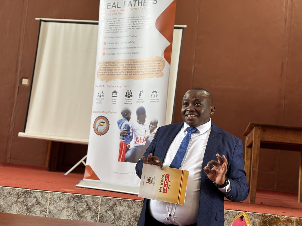 DaisyAgaba9's tweet photo. The Asst. Commissioner for Strategic Coordination, Governance & Justice at OPM, Mr. Chris Magezi, also serving on the National Advisory Committee for the REAL Fathers Project—visited to monitor & supervise project progress. #REALFathers #Accountability https://t.co/z6XoXLCtPl