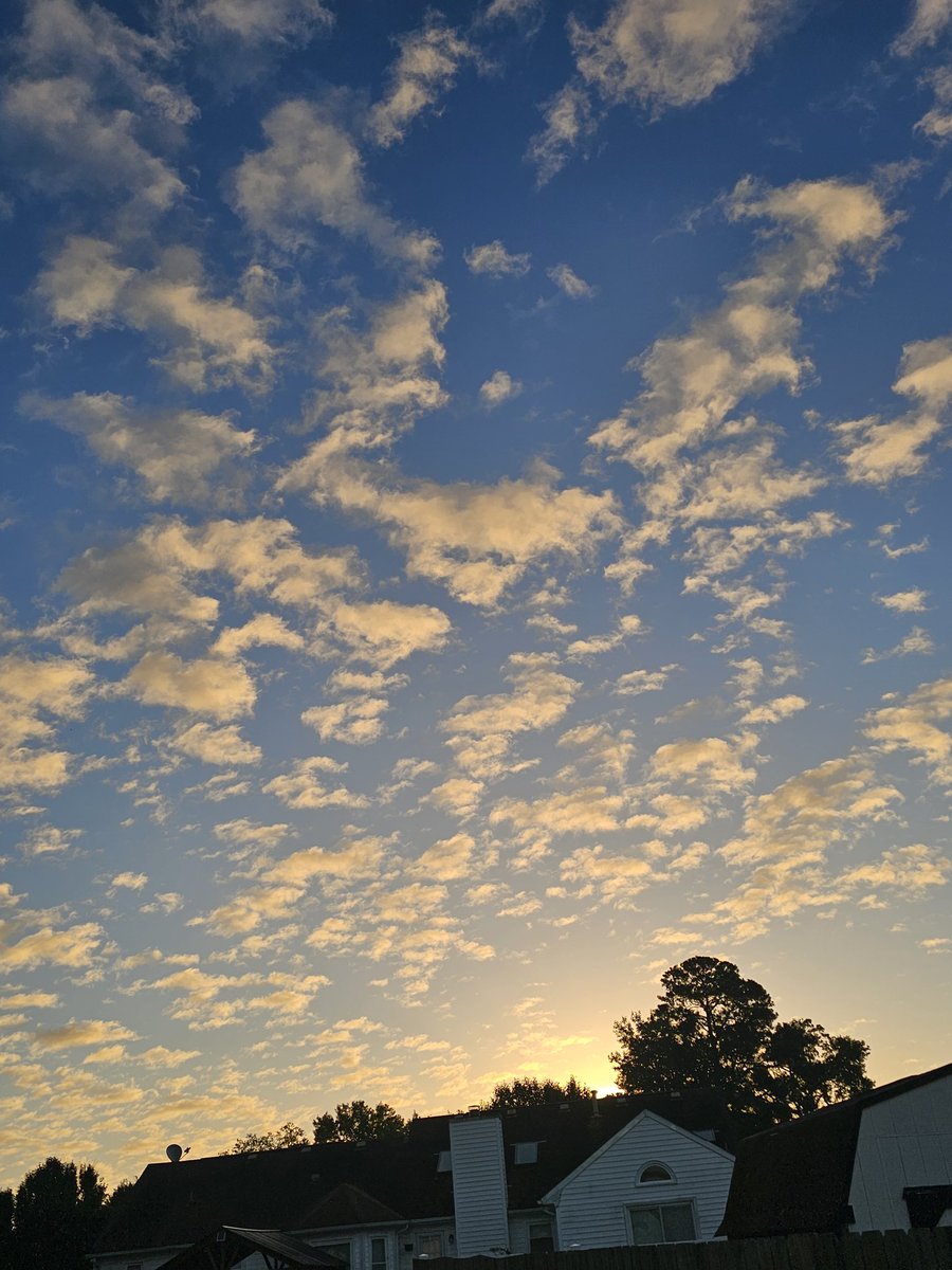 Morning Altocumulus over VA Beach this AM. <a href="/CloudAppSoc/">Cloud Appreciation Society</a> <a href="/wxmanricky/">Ricky Matthews</a> <a href="/NWSWakefieldVA/">NWS Wakefield</a>