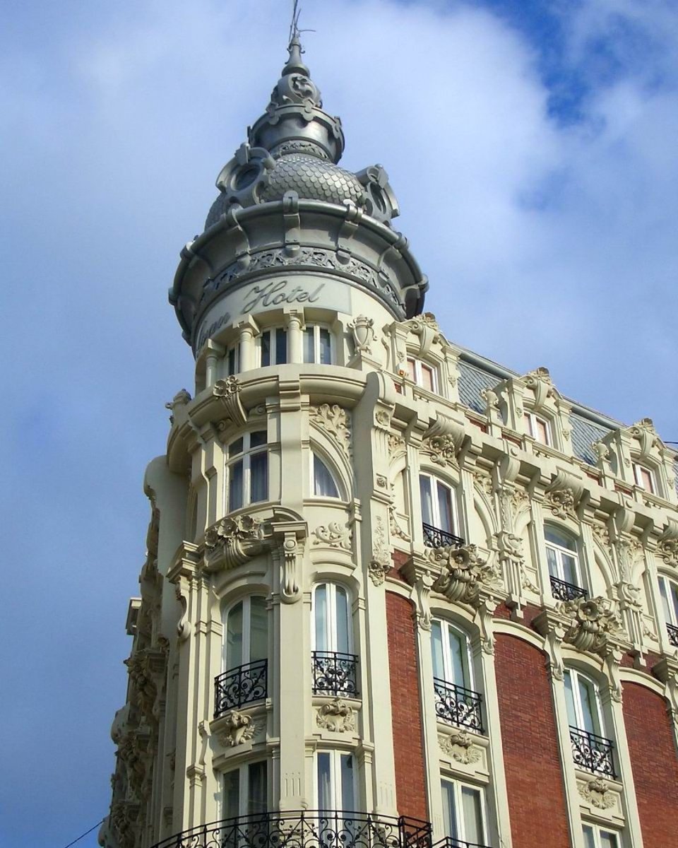 🏛️✨ El Gran Hotel de Cartagena, uno de los edificios más emblemáticos de nuestra ciudad.

Historia, arquitectura modernista y belleza en pleno corazón de Cartagena.

¿Cuántas veces has pasado por delante y te has quedado mirándolo? 👀💙

#Cartagena #GranHotel #Patrimonio