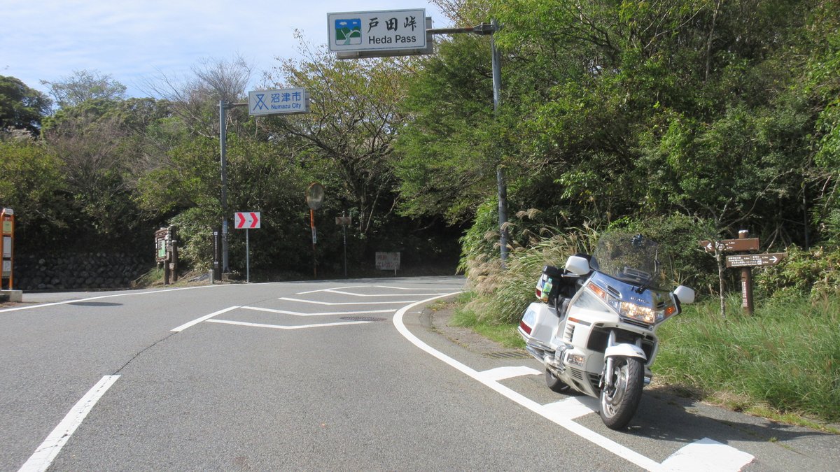 smfcjapan's tweet photo. 西伊豆戸田峠にて撮影
スタンド側が坂で低くなってた為、バイクを起こすのに苦労しました。
#戸田峠　#西伊豆　#伊豆 https://t.co/HCCetkrZTH