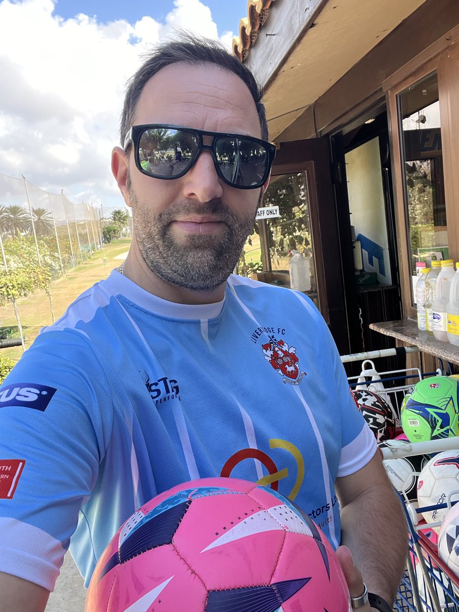 Repping ‘Sedge in the Cyprus sunshine.

<a href="/Liversedge_FC/">Liversedge FC</a> 

#Upthesedge