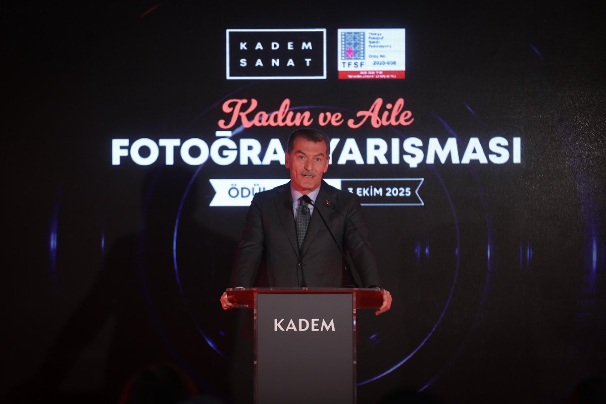 kademorgtr's tweet photo. KADEM Sanat çatısı altında ‘Aile Yılı’ kapsamında düzenlediğimiz Kadın ve Aile Temalı Fotoğraf Yarışması ödül törenini Kazlıçeşme Sanat’ta gerçekleştirdik.📸

Kadının ailedeki dönüştürücü rolünü, görünmeyen emeğini ve kuşaklar arası bağ kurma gücünü görünür kılan eserler arasından dereceye giren fotoğraf sahipleri ödüllerine kavuştu.
