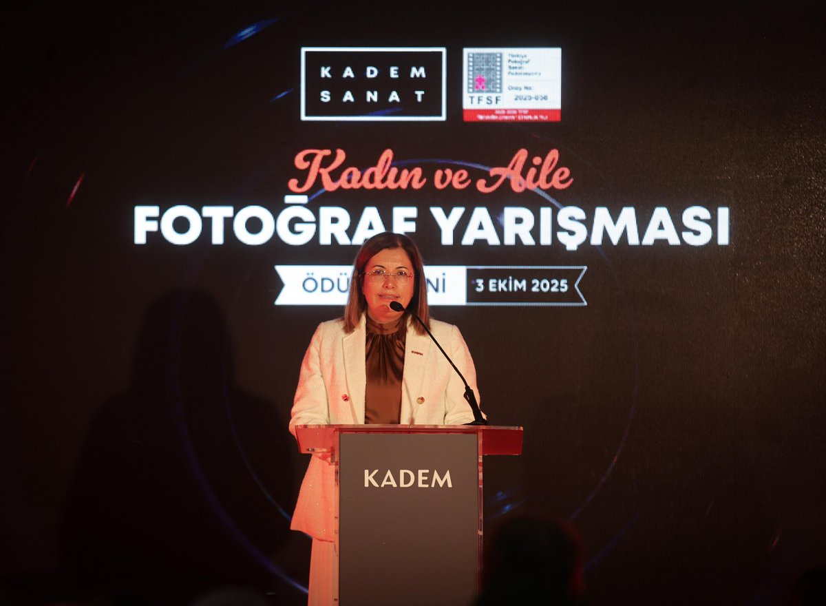 kademorgtr's tweet photo. KADEM Sanat çatısı altında ‘Aile Yılı’ kapsamında düzenlediğimiz Kadın ve Aile Temalı Fotoğraf Yarışması ödül törenini Kazlıçeşme Sanat’ta gerçekleştirdik.📸

Kadının ailedeki dönüştürücü rolünü, görünmeyen emeğini ve kuşaklar arası bağ kurma gücünü görünür kılan eserler arasından dereceye giren fotoğraf sahipleri ödüllerine kavuştu.