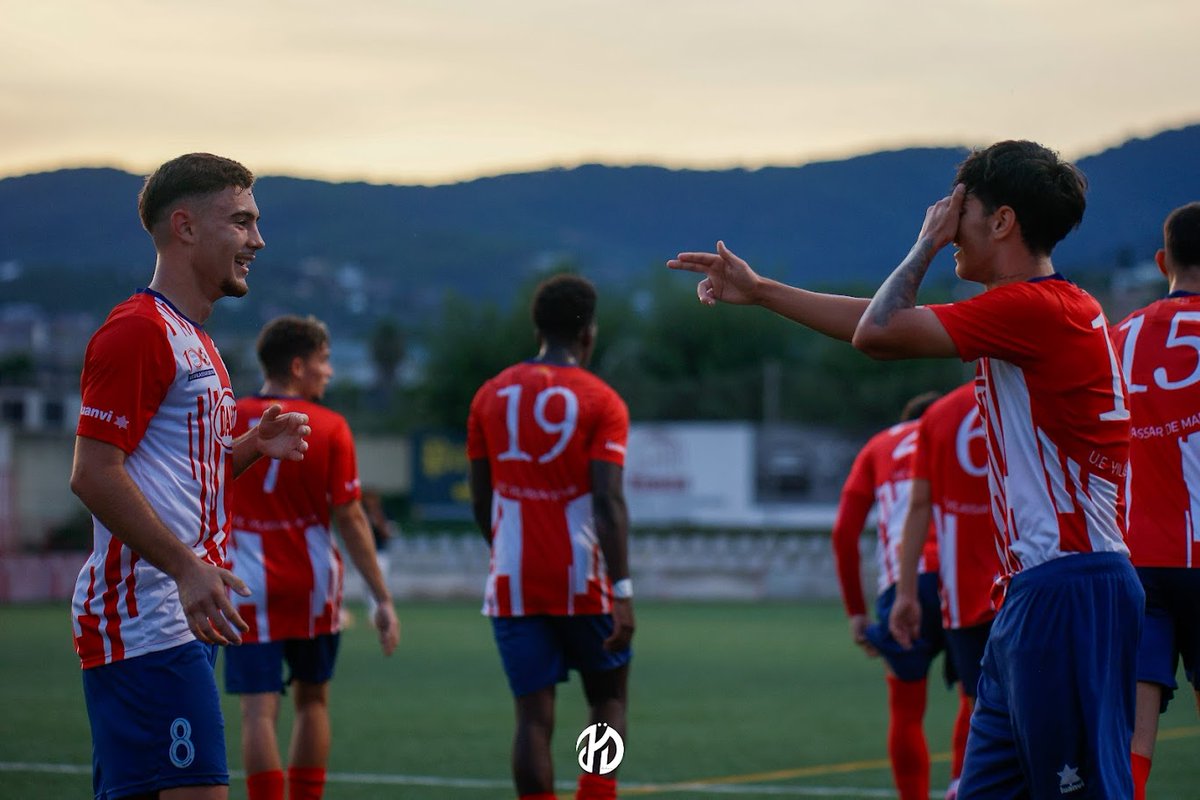 UEVilassardeMar's tweet photo. Ja tenim 6 punts i en volem 9, per pujar a la part alta de la taula. Partidàs, corresponent a la J5 de #3RFEF, davant un equip històric. 🙌🏼🙌🏼🙌🏼

⚽️ @CFPeralada vs. @UEVilassardeMar
🗓️ 05/10/25 
🕔 17.00 h
🏟️ Mpal. de Peralada

#ConservesDani @AtlantidaVdM #A2a2 https://t.co/SAuDX8DRGx