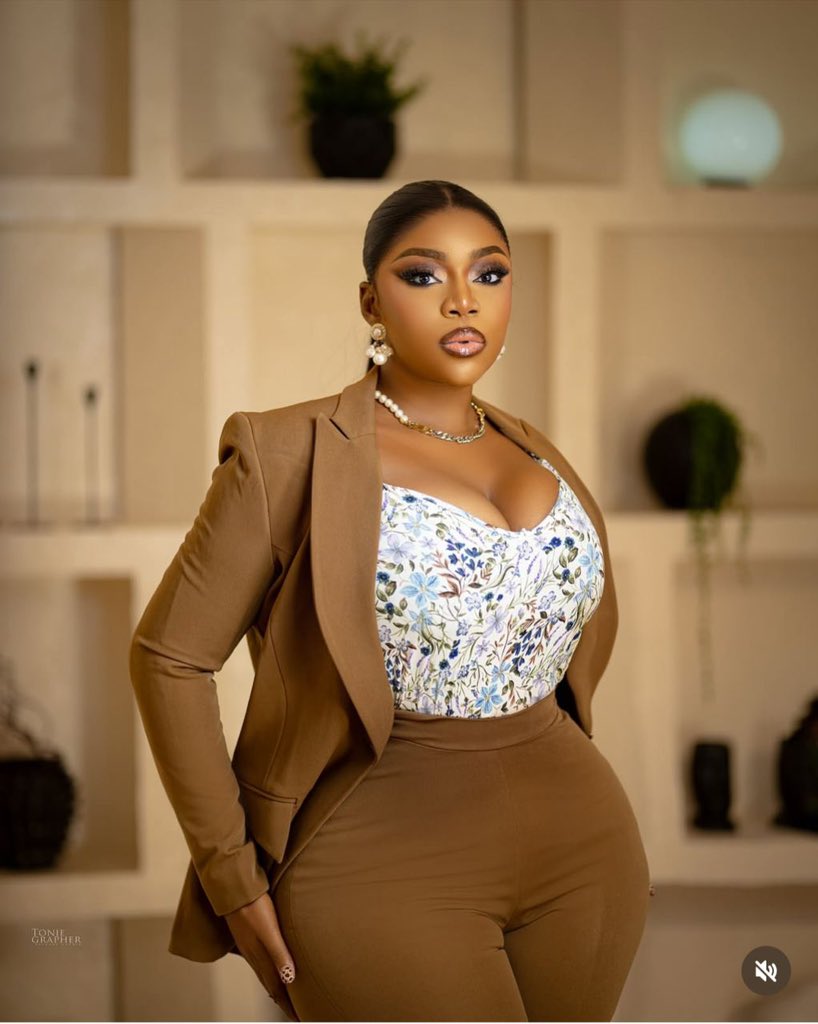 Anjiebae_'s tweet image. Lowkey, Ashmusy is playing the long game. From influencing to real estate, she’s making money moves people don’t even see coming. Boss lady vibes.