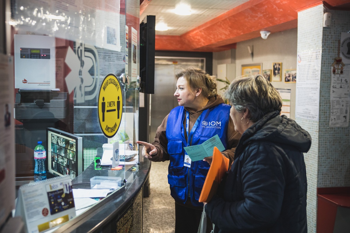 WHO_Europe's tweet photo. Together we have:

🤝 Built strong partnerships &amp; dialogue spaces
🚑 Tackled barriers to health services
👩‍⚕️ Trained cultural &amp; health mediators
📚 Supported displaced Ukrainian health workers

#RefugeeHealth #HealthForAll https://t.co/9jeGOsxp2H