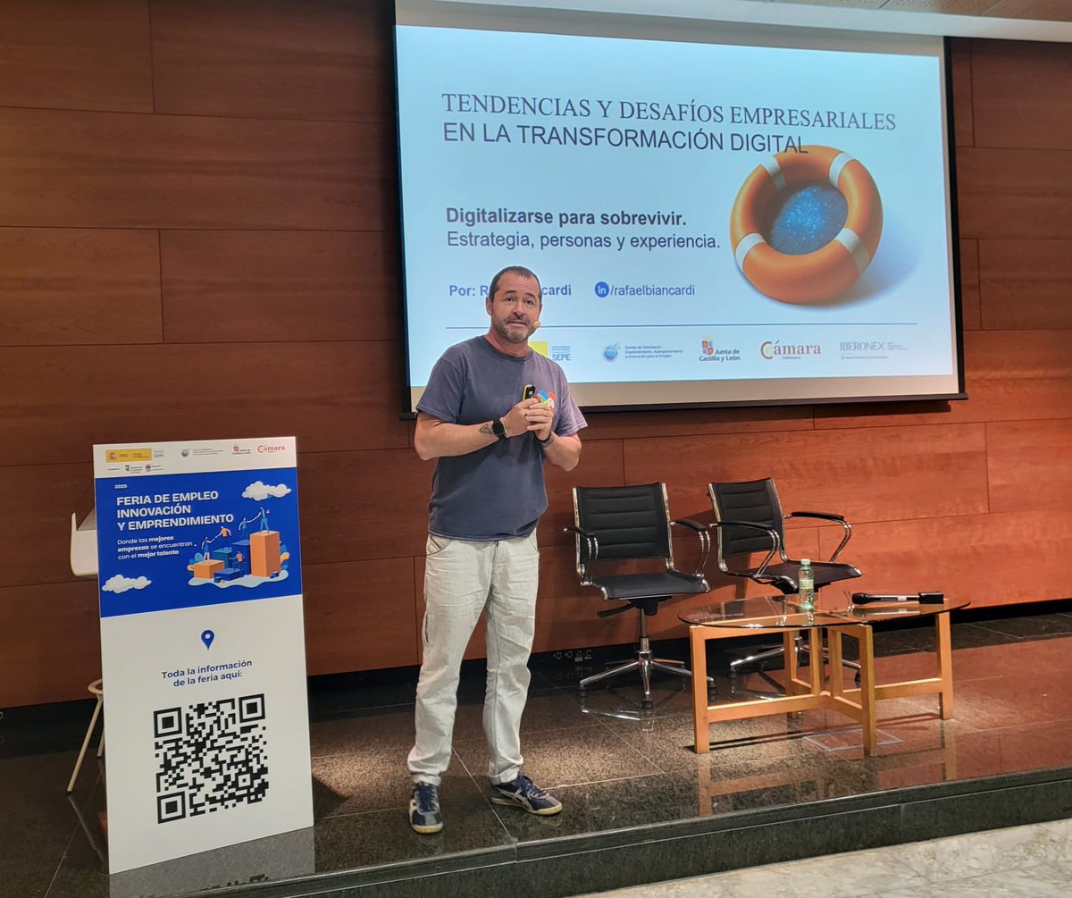 SalesianosPiza's tweet photo. Los alumnos de 2º DAM y 2º ASIR en la Feria de Empleo, Innovación y Emprendimiento, organizada por la Cámara de Comercio y el Ecyl. Han conocido empresas del sector tecnológico,Tendencias y desafíos empresariales en la transformación digital #FP #GS #protagonistasdelahistoria https://t.co/TJew3e7f3J