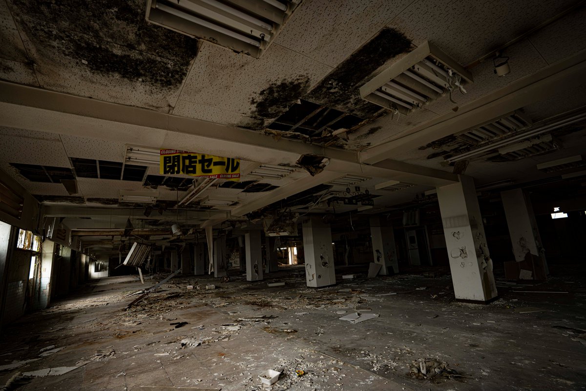 komamasa's tweet photo. 廃ショッピングセンター
＃Urbex　＃abandone　#廃墟 https://t.co/gKTMJcixTK