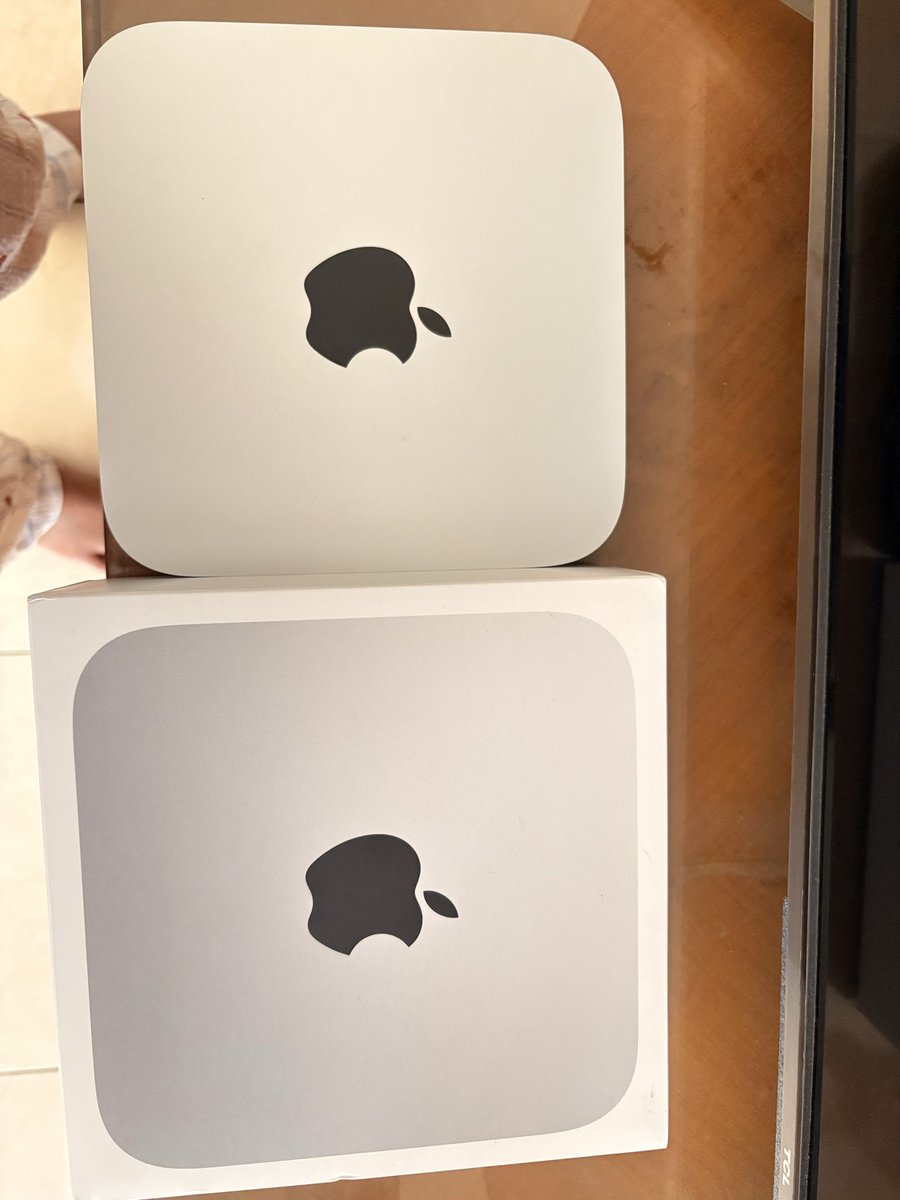 waveenwind's tweet photo. Mau jual brand apple kesayanganku :
Mac Mini M2 (inter) : Rp 6.200.000
Magic Keyboard (iBox) : Rp 1.300.000

👉 Bisa beli dua-duanya (disc dikasih lebih gede) atau pisah nego tipis. 📦 Dibeli awal bulan September, kondisi full set, mulus, komplit.

Izin tag om @bhaguz_403 🙏🙏 https://t.co/8oErzcjcFx