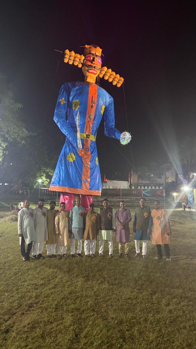 MPPGCL (@mppgcl13873) on Twitter photo सतपुड़ा ताप विद्युत गृह, सारनी में दशहरा पर्व का भव्य आयोजन संपन्न हुआ। इस शुभ अवसर पर विशिष्ठ अतिथि के रूप में माननीय विधायक डॉ. योगेश पंडाग्रे जी उपस्थित थे। उत्सव समिति द्वारा 71 फीट ऊंचे रावण के पुतले का दहन मुख्य अभियंता श्री व्ही. के. कैथवार के मुख्य आतिथ्य में किया गया। सतपुड़ा ताप विद्युत गृह, सारनी में दशहरा पर्व का भव्य आयोजन संपन्न हुआ। इस शुभ अवसर पर विशिष्ठ अतिथि के रूप में माननीय विधायक डॉ. योगेश पंडाग्रे जी उपस्थित थे। उत्सव समिति द्वारा 71 फीट ऊंचे रावण के पुतले का दहन मुख्य अभियंता श्री व्ही. के. कैथवार के मुख्य आतिथ्य में किया गया।