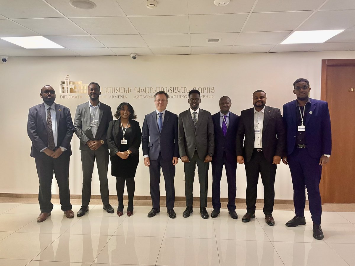 Samvel Mkrtchian (@samvelmkrtchian) on Twitter photo Highly commendable practice of training diplomats🇦🇴🇧🇴🇰🇪🇳🇬🇸🇴🇺🇬 at Diplomatic school of 🇦🇲 from different world regions. Briefed on 🇦🇲 foreign and security policy. Highly commendable practice of training diplomats🇦🇴🇧🇴🇰🇪🇳🇬🇸🇴🇺🇬 at Diplomatic school of 🇦🇲 from different world regions. Briefed on 🇦🇲 foreign and security policy.