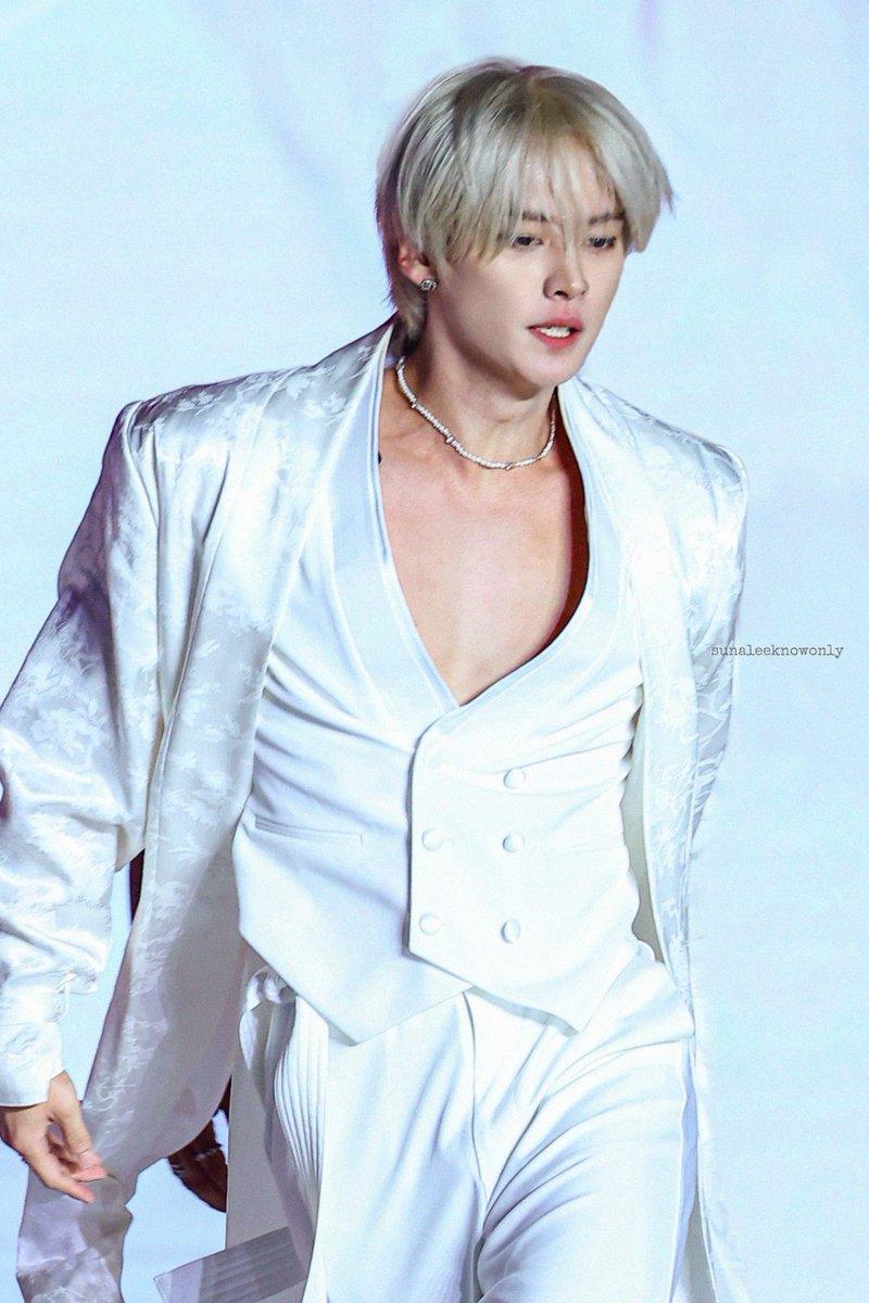 jae_miso's tweet image. i wonder how han fared when leeknow came out dressed like this