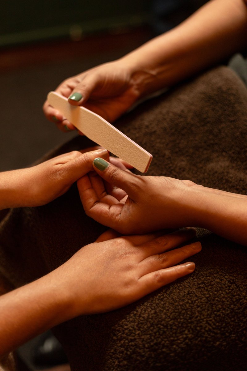 kashi_spa's tweet photo. Shine with confidence! Treat your hands to a luxurious manicure today. Book your appointment and let your nails do the talking. 🌸💅

#NailTime #SpaDay #SelfCare #kashi_spa #SriLankaTravel #Ayurveda #KashiWellness https://t.co/MgVDSW34f7
