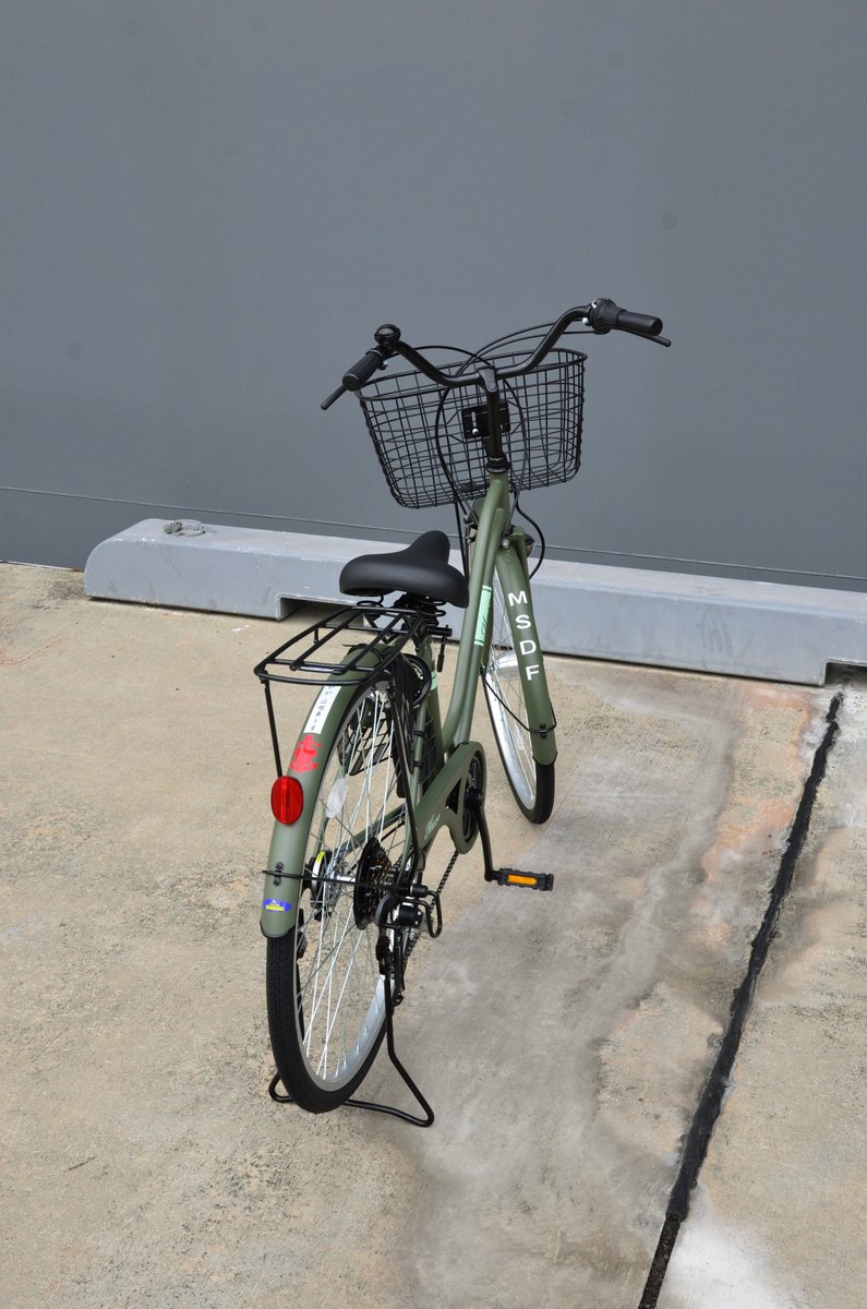 みなさま、おはようございます！

これはただの自転車ではありません。なんと護衛艦かがの公用車１号なのです！