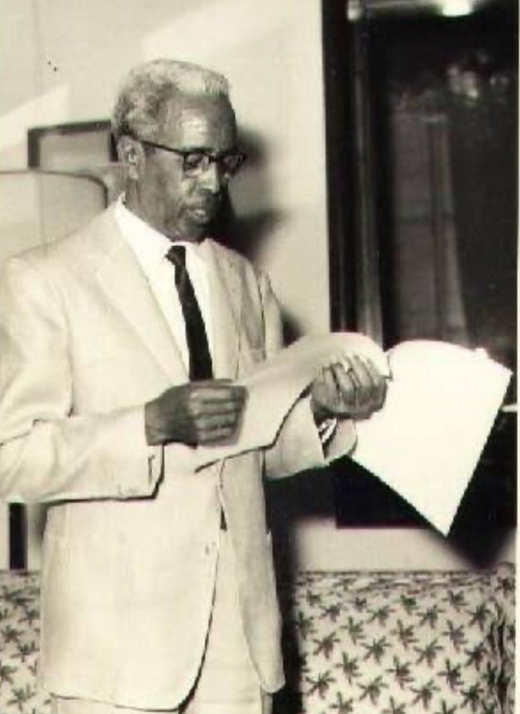 𝐀 𝐑𝐞𝐦𝐢𝐧𝐝𝐞𝐫 𝐭𝐨 𝐀𝐥𝐥 𝐒𝐨𝐦𝐚𝐥𝐢𝐬 💭

My role model and hero, Aadan Cabdulle Cismaan Dacar also known asAden Adde is the true father of the Somali unionist movement.

At a time when our nation is clouded by division and toxicity, what would President Aden have said?