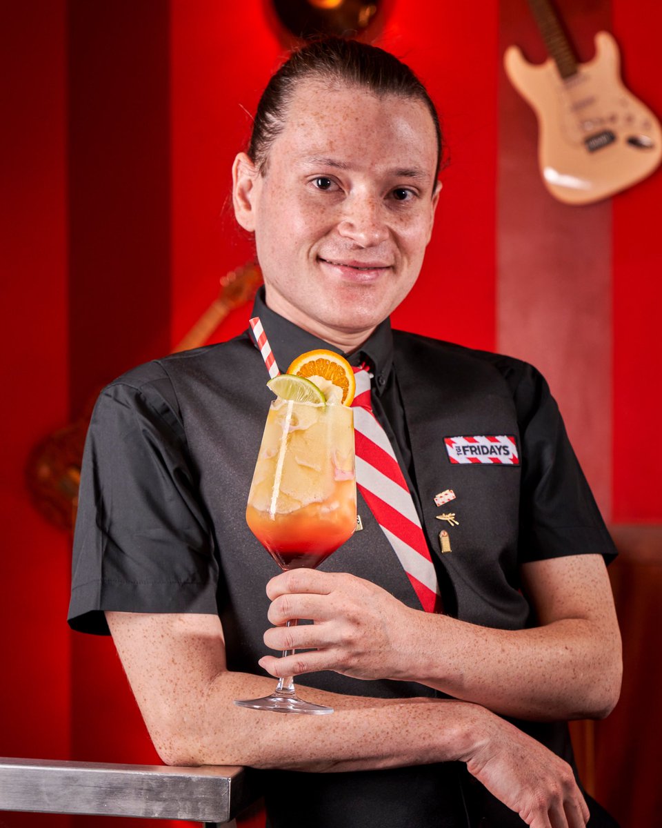 ¡Última oportunidad! Ven a probar “Sol de Otoño”, la creación especial de nuestro bartender Jairo Guzmán. Ginebra, fruta de la pasión, naranja y lima… 🌅🍸 ¡Tienes hasta el domingo!

Además, en Fridays Madrid tendremos 2x1 en cocktails de 17:00 a cierre por la <a href="/MadridCocktail/">MadridCocktailWeek</a>