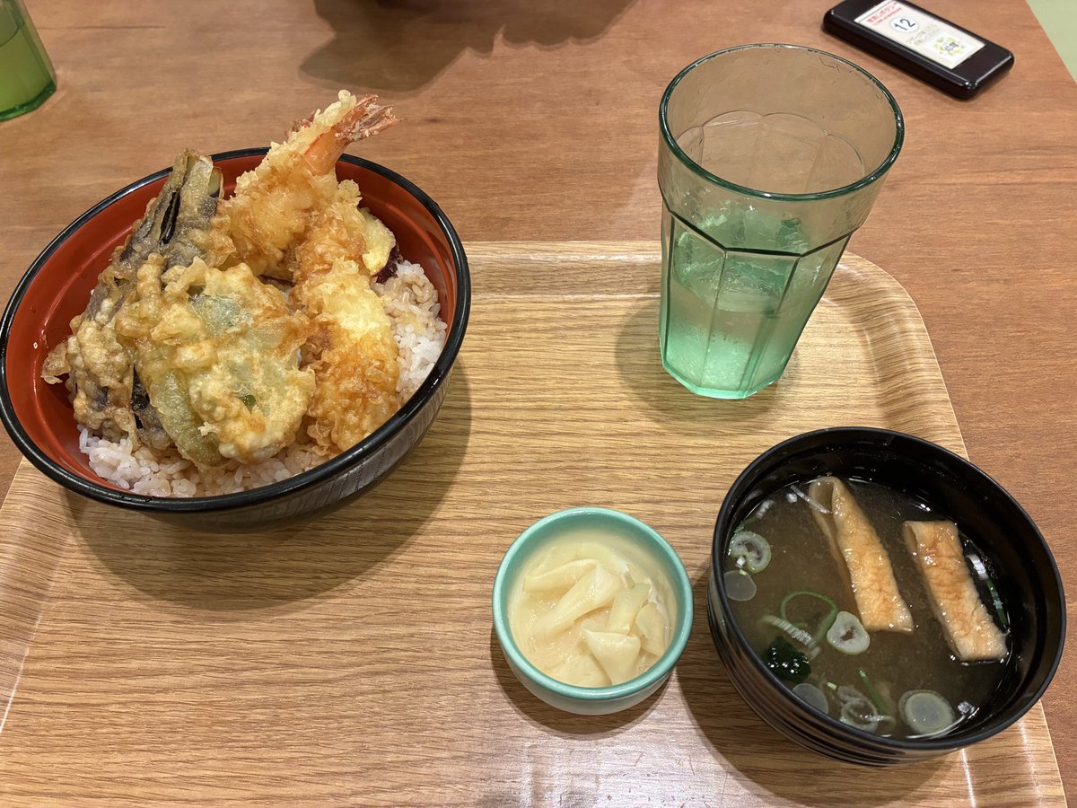 お昼はマリンドリーム能生で蟹飯と蟹グラタン🦀　その後、弥彦神社へ参拝。神職の方に2礼4拍1礼と聞いた直後に2礼2拍でやってしまうと言う大失敗🥲神無月でお留守だからバレてないと信じてる🥹
その後はじょんのび館と言う温泉でお風呂と夕飯を食べ初日終了😊
明日が本番❗️
 #岡山サポ新潟遠征