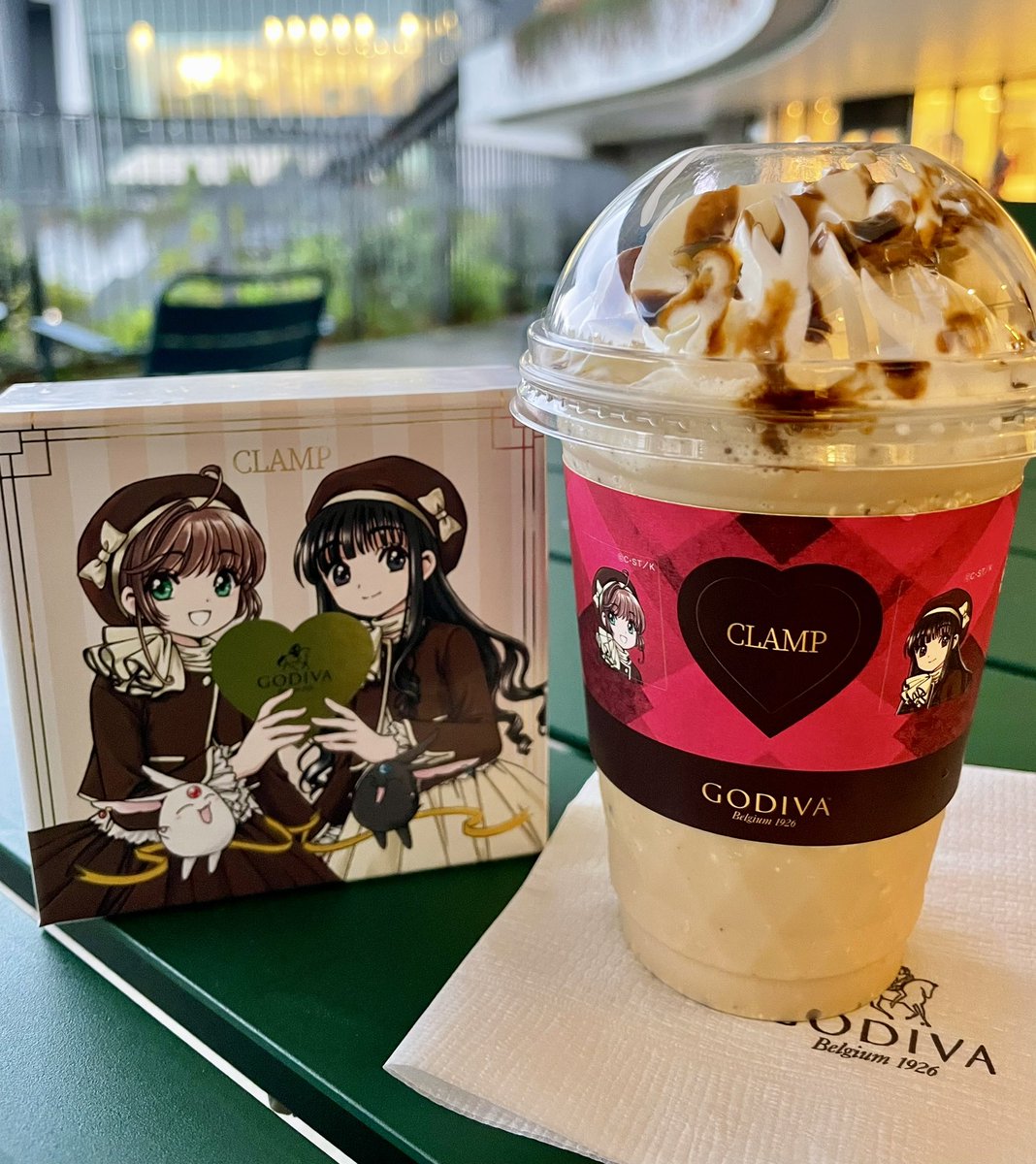mojiusa's tweet photo. GODIVAの前を通ったら、コラボしてたので、つい買ってしまった😁✨ https://t.co/KHFy7lcJdF