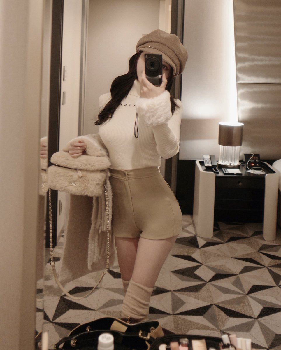 ダーリッチさきさん着用adidasセットアップ おさきが着こなすこの秋の最旬「SUPERSTAR II」3LOOK♡ | ABC