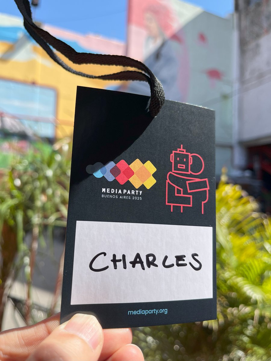 ch4rleston's tweet image. 🚀 Que buena conferencia #MediaParty — la conferencia con foco en la innovación en medios de comunicación, tecnología y periodismo!
De entrada me gustó que mi credencial diga simplemente "Charles" 😉
Hubo muchas charlas y workshops interesantes. Destaco algunas que me gustaron…
