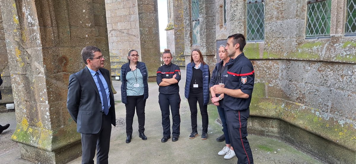 #Sécurité Sécurité du Mont-Saint-Michel : le préfet Marc CHAPPUIS rend visite aux services chargés de la sécurité du site👮‍Ce mercredi, Marc CHAPPUIS était sur le terrain pour rencontrer avec le maire de la commune, les acteurs de la sécurité de ce lieu emblématique🤝#Manche