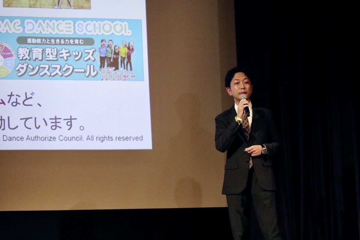 kazjdac's tweet photo. 先日、未来まち機構さんの主催で行われた
「公民連携フォーラム2025in大阪」に参加し、
僭越ながら第二部の開会挨拶をさせていただきました。

参加者は1,000名を超え、
地方創生や公民連携に関心を持つ、多くの自治体や企業が参加されました。
ダンス×地方創生・公民連携についてお話させていただきました。

参議院議員 片山さつきさんの基調講演、
ビデオメッセージでは衆議院議員 高市早苗さん、
我らが馳浩石川県知事などとても豪華な顔ぶれ！

主催の皆さま、大変お疲れ様でした！
当日のレポートはこちら↓
https://t.co/FxyeWotvll