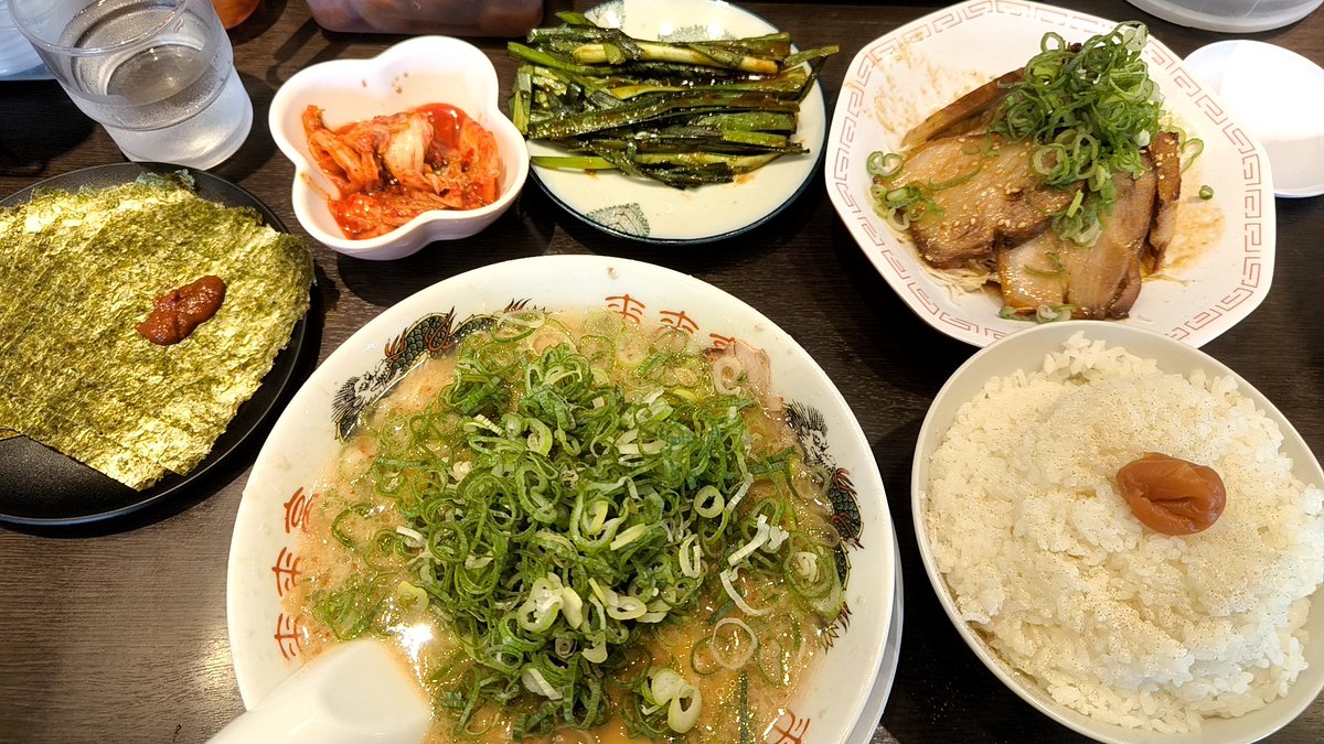 cutiecookie131's tweet photo. 83 花見川 来来亭
こってりラーメン硬 ミニキムチ ニラキムチ のり 焼肉ポーク 大ライス 半ライス

初焼肉ポーク！
ニラキムチ美味かった👍 https://t.co/FxdjTSTtTe