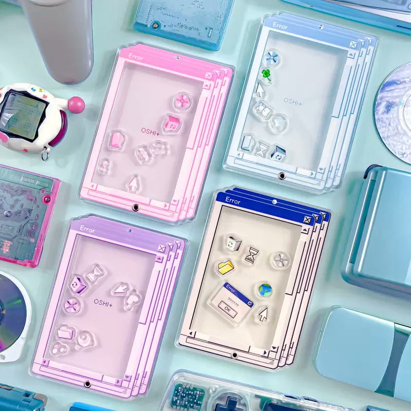 『アクリルフレーム PCウィンドウ』

平成の「あの頃」感を令和流にアップデートした「平成レトロ」なアクリルフレーム。
ゲーム系のキャラクターやVTuberなど、デジタル・インターネット文化に馴染み深い推しに特におすすめです！
goodslog.info/45688/