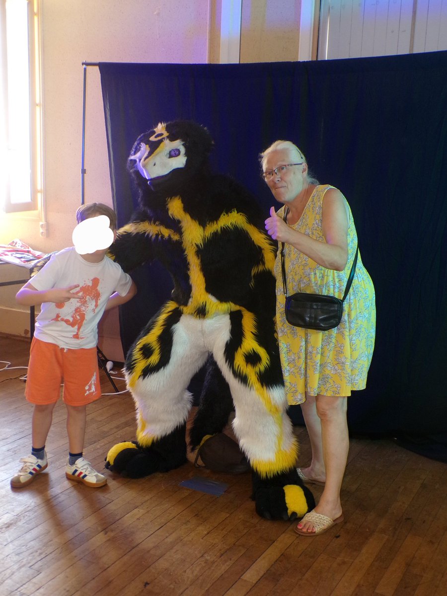 J'ai eu la visite des gens qui sont venu  a notre exposition  art gonflable