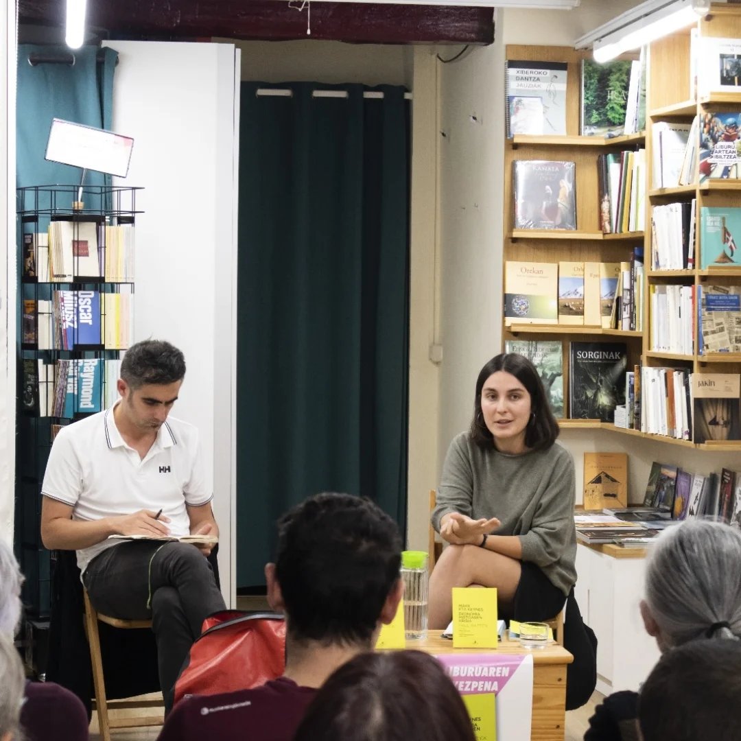 Oso gustura asteazkenean Iruñeko <a href="/Karrikiri/">Karrikiri Elkartea eta Denda</a>-n Paul Matticken Marx eta Keynes. Ekonomia mistoaren krisia liburuaz hizketan.