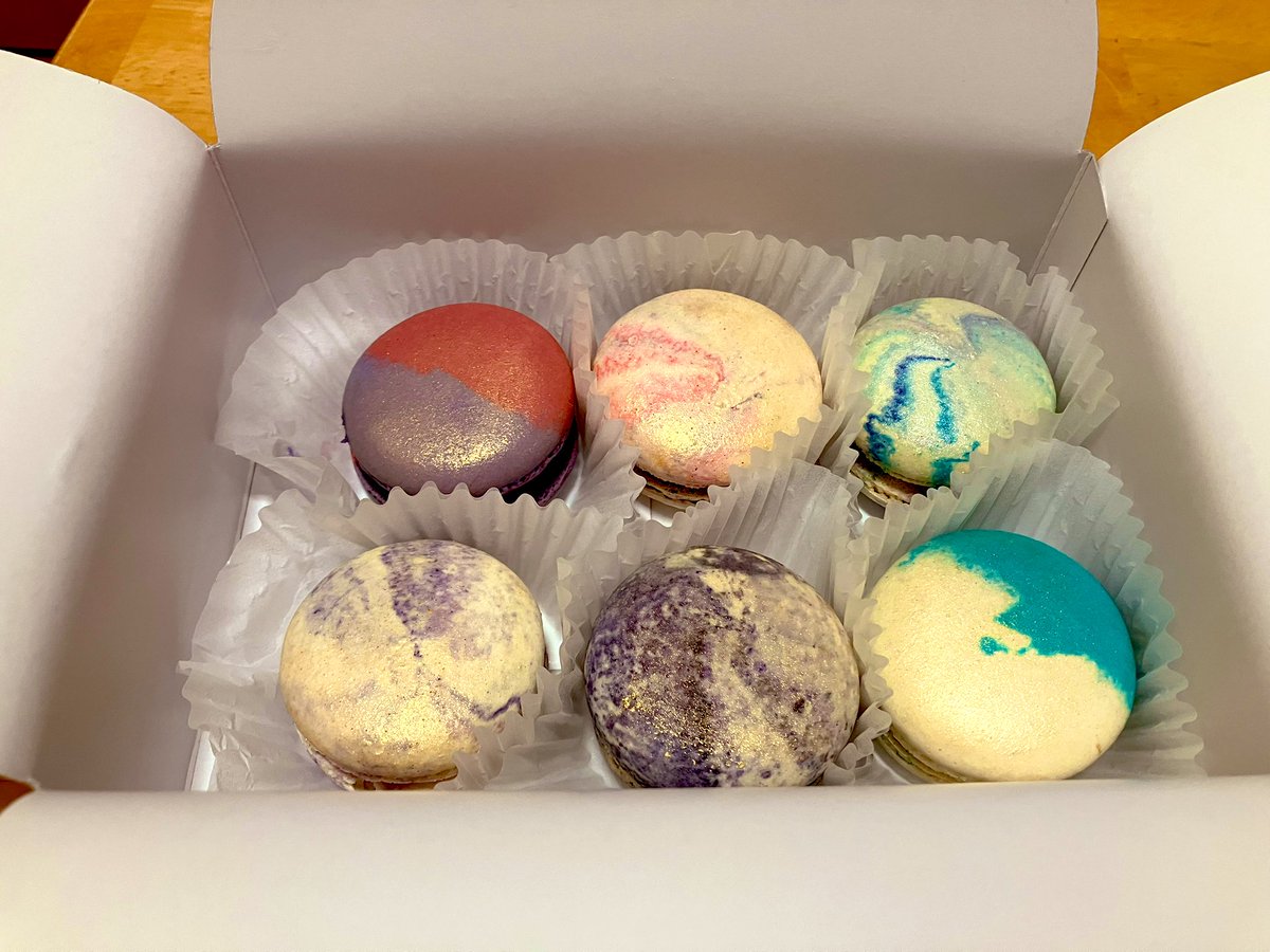 娘からのお土産〜☺️
美しいマカロン🤩クリームめちゃウマだった‼️ご馳走様😋