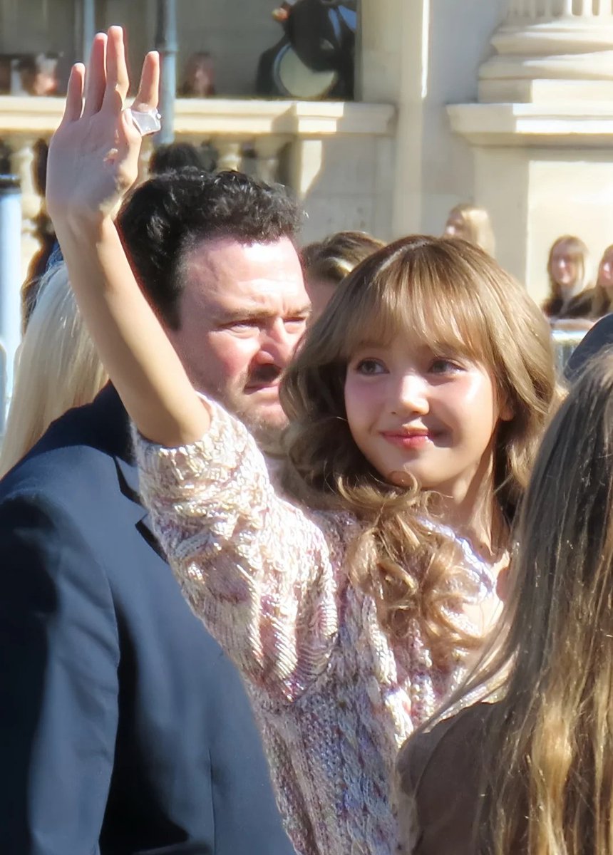 Pure elegance, pure Lisa, pure Louis Vuitton

LISA PARIS FASHION WEEK
#LISAxLVSS26 #LISAxLouisVuitton
#LVSS26 <a href="/wearelloud/">LLOUD</a> <a href="/LouisVuitton/">Louis Vuitton</a>