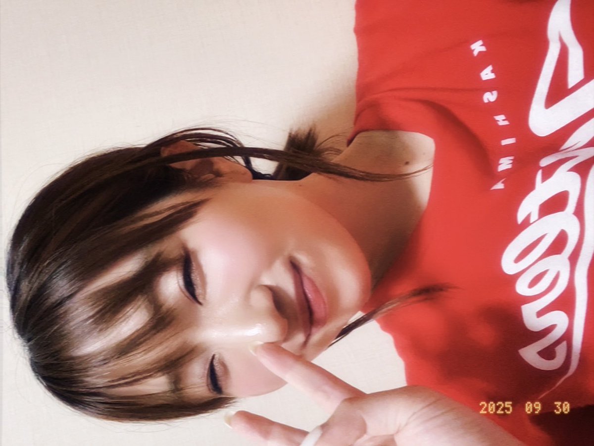 みなさんやっほ～😊元気ー？！もう秋だね✌︎🍁あっという間に10月でびっくらこいてる！！
またまた更新止まってしまってすみません🫣
先月は夏の終わりにずーっと体調がガタガタでやっと復活～～！本調子です(*ˊᵕˋ* )
いよいよ来週は情報解禁❤️‍🔥🎬お楽しみに😍