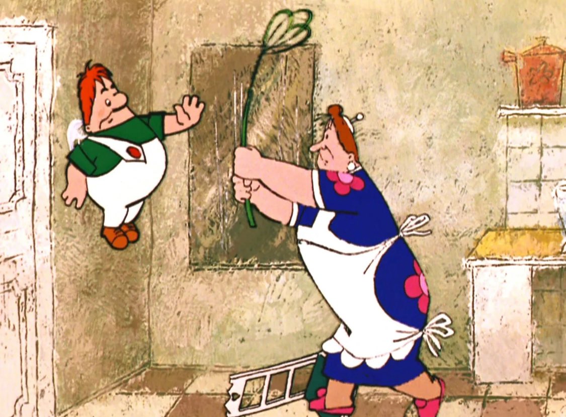 Домохозяйка из Стокгольма пытается сбить залетевший к ней в форточку российский дрон. Фотофакт