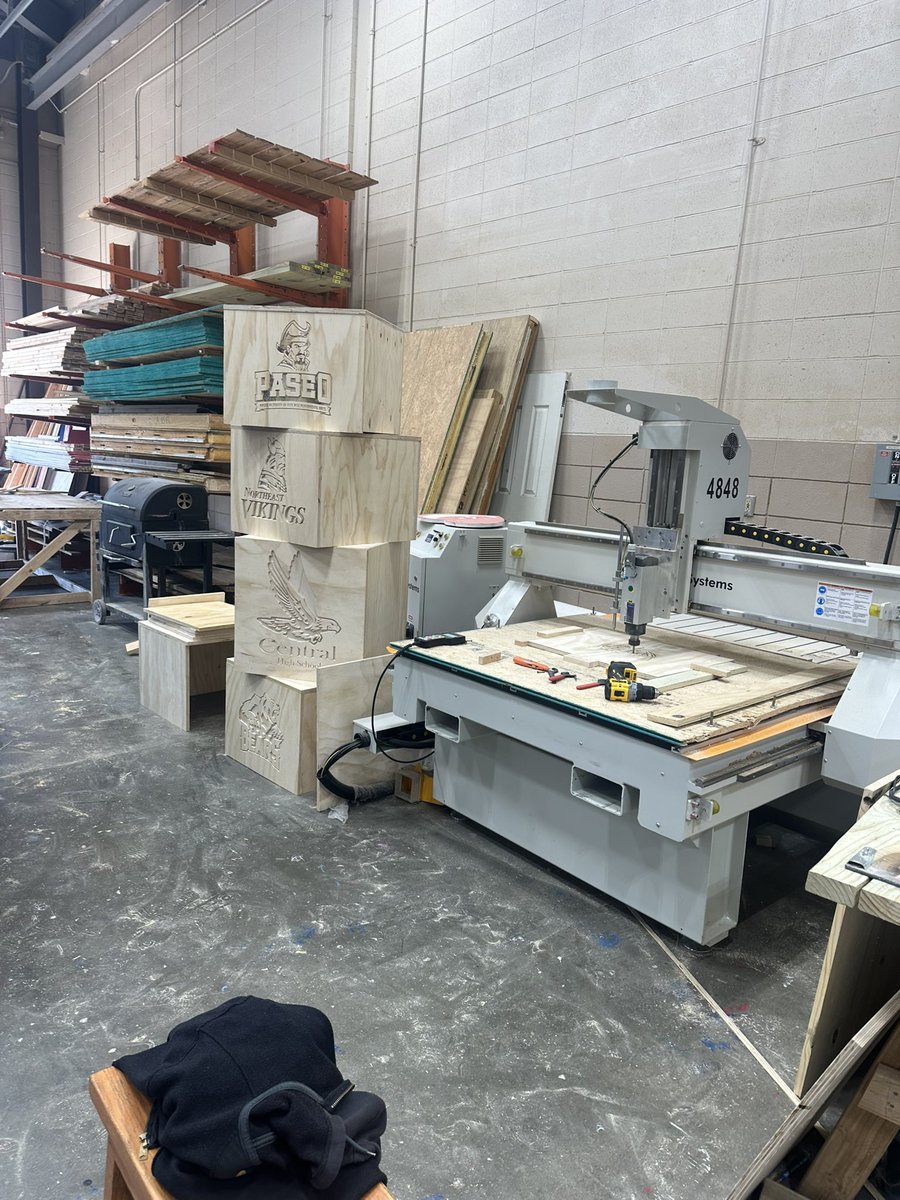 AAdamsEML's tweet photo. @kcpublicschools check out this client connected project in our @KCPS_ManualCTE Construction class.  Custom jump boxes for each HS’s athletes to use.  #Teamwork #LeadingLearning https://t.co/Fi2qyTrTKp