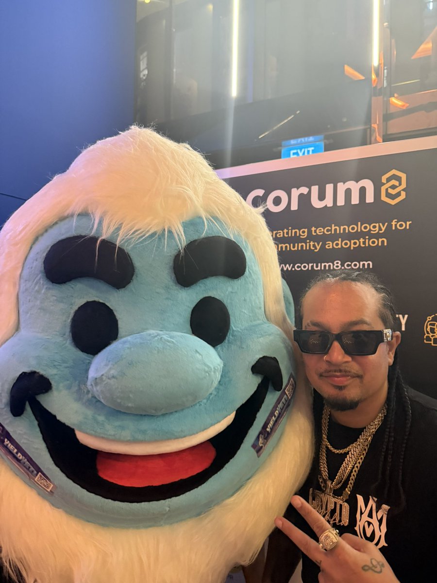 <a href="/YieldYeti/">YieldYeti</a> At #Token2049 #Singapore great vibez… keep your eyes on this one guys!! #imetyeti 😎