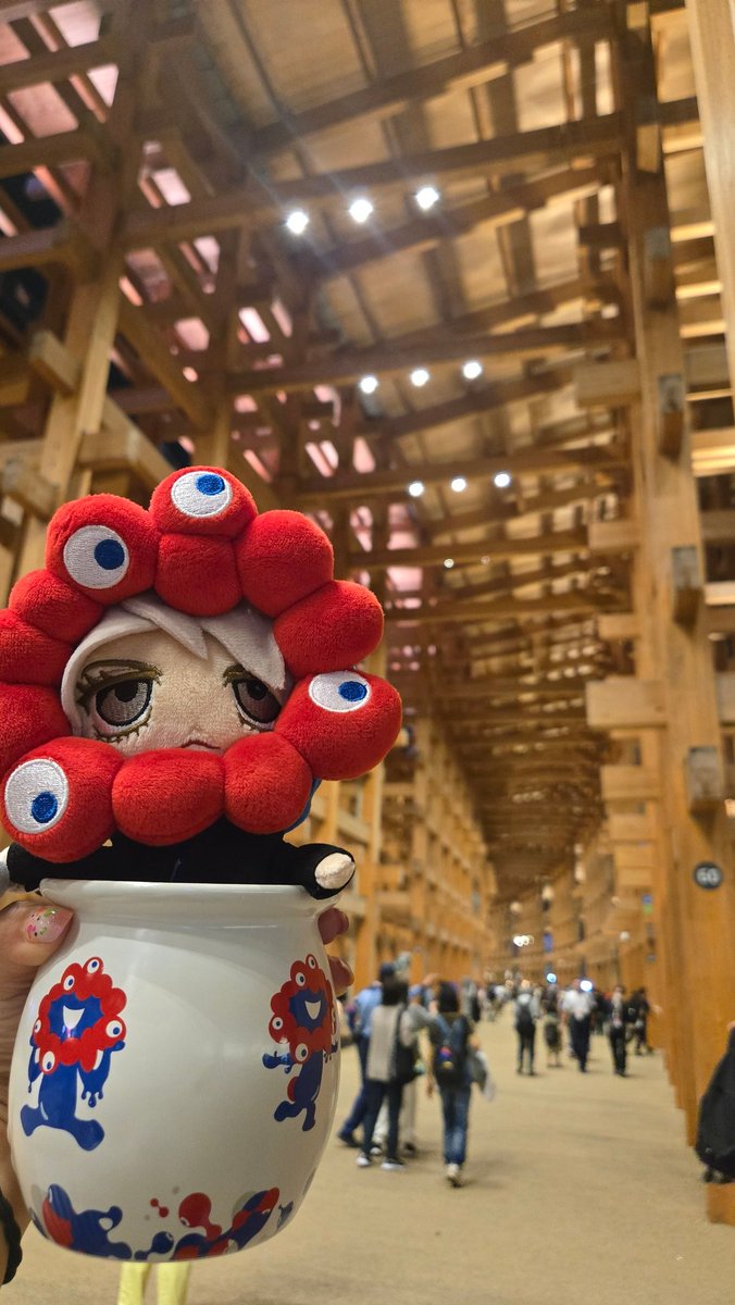 disney_FSH's tweet photo. 無事にHYDEさんぬいを購入し
ミャクミャクひっぱりだこ飯と共に

オーストリアのレストランはさすがに17時到着では間に合わず、パビリオンは10分待ちくらいで入場でき、ソフトも食べれました！

ラスト万博で花火もドローンも観れて大満足！
チケお譲りありがとうございました！
#和歌山day #HYDE さん https://t.co/nrPHAcSUZI