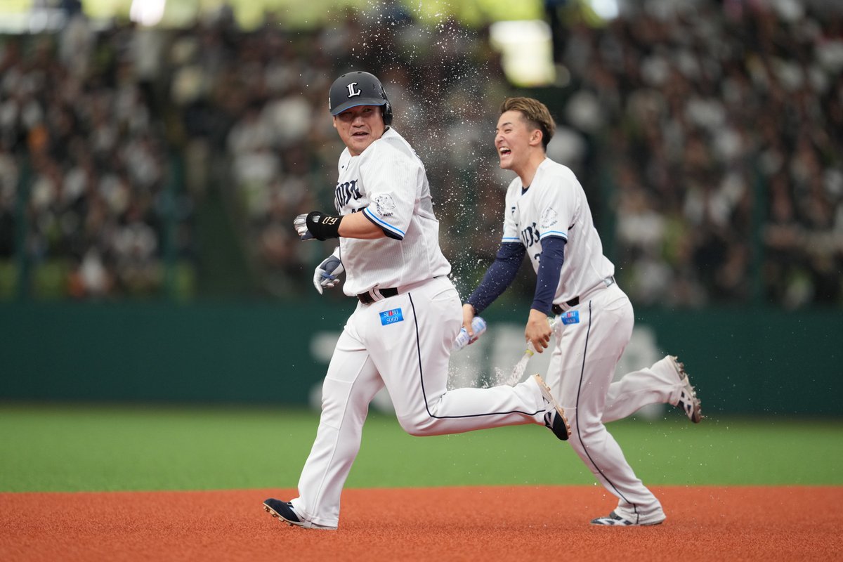 lions_official's tweet photo. 【2025シーズン蔵出し写真特集】
今回は「サヨナラ勝利の瞬間」をお届け📸
お気に入りの1枚は見つかりましたか？

▼サヨナラ打の総集編を公開中✨
https://t.co/wApFSa839u

#埼玉西武ライオンズ #seibulions #ALLONE https://t.co/dN0ckmg3Y5